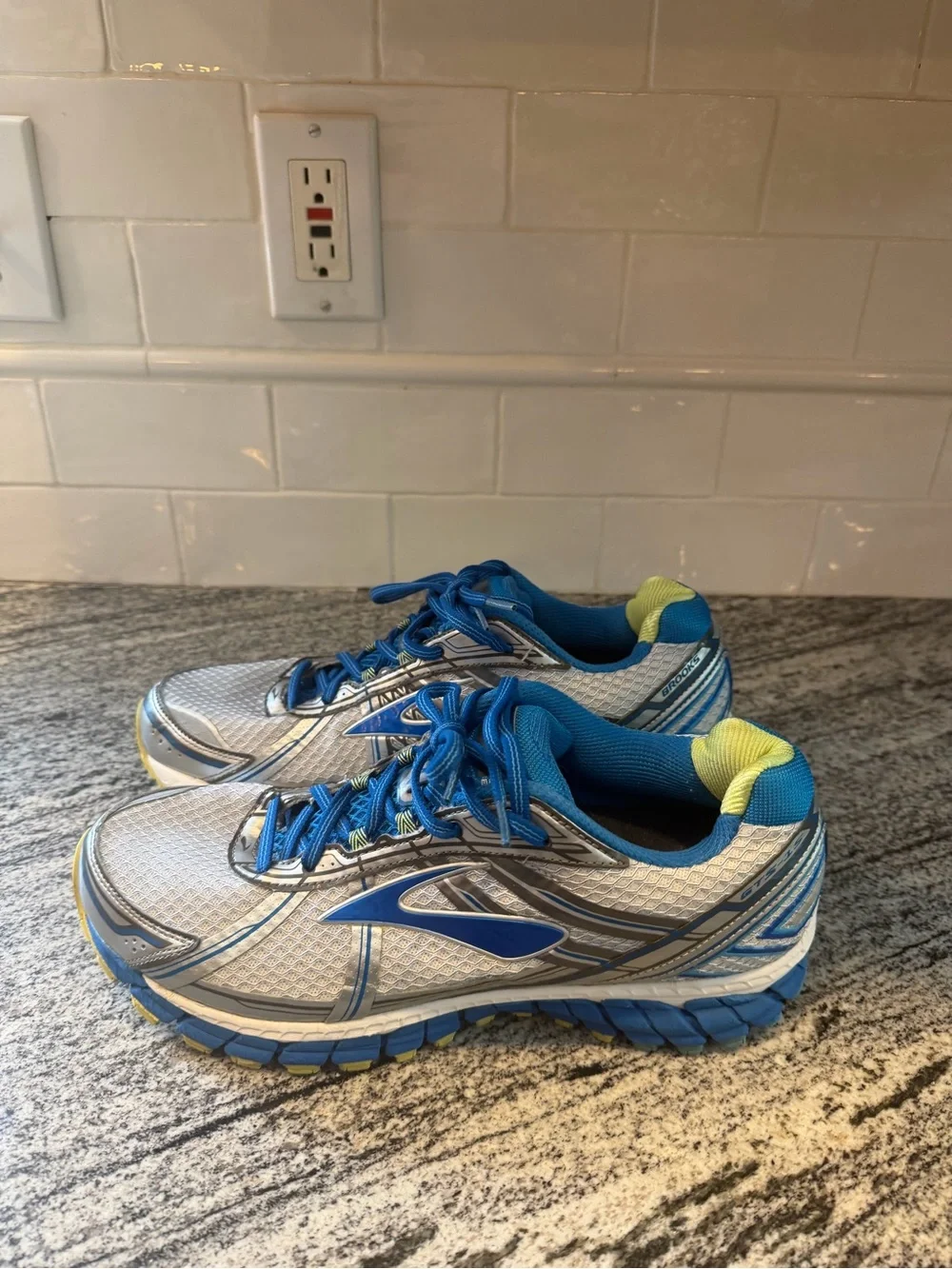 Women’s Brooks Adrenaline 15 Size 12 Wide/Mens 10.5